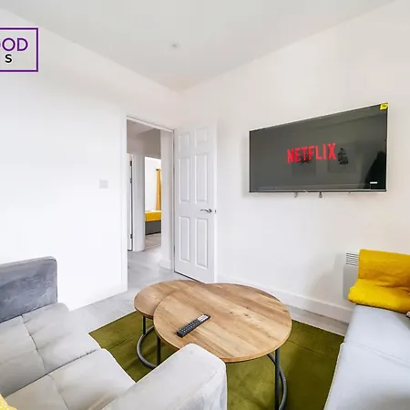 Brand New, 2 Bed 1 Bath, Modern Town Center Apartment, Free Wifi & Netflix By Redwood Stays Aldershot Exterior photo