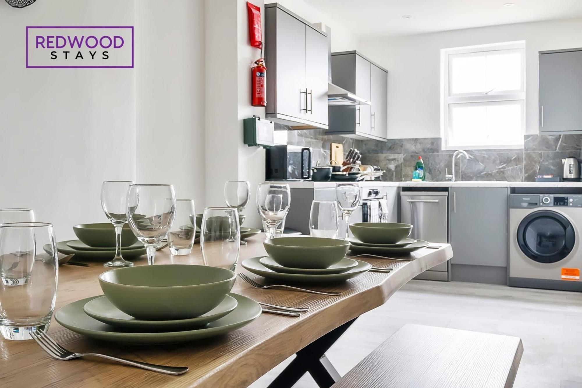 Apartment Brand New, 2 Bed 1 Bath, Modern Town Center Apartment, Free Wifi & Netflix By Redwood