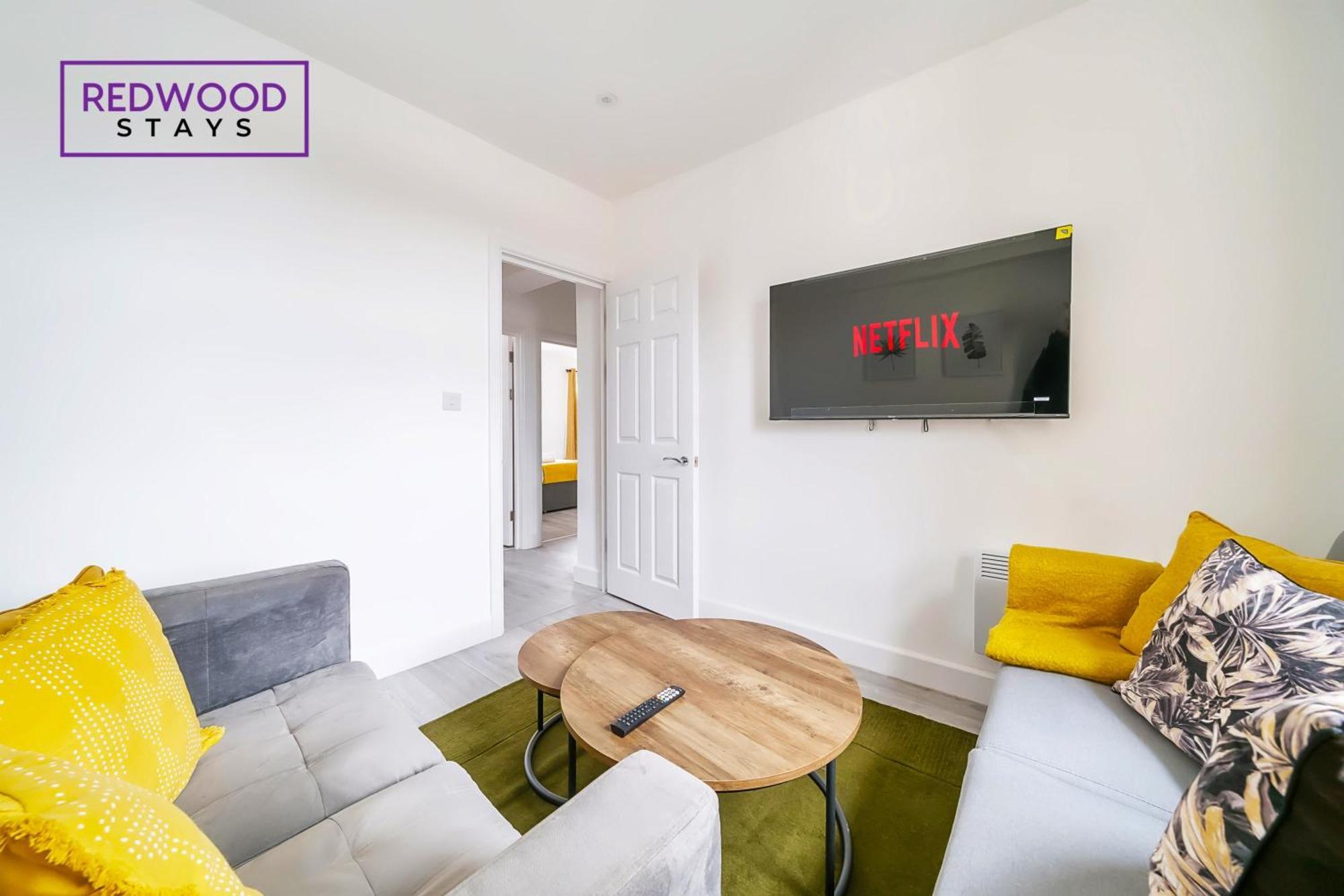 Brand New, 2 Bed 1 Bath, Modern Town Center Apartment, Free Wifi & Netflix By Redwood Aldershot
